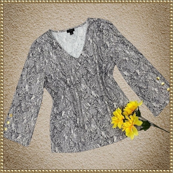 Ann Taylor Factory Tops - Ann Taylor Factory Snakeskin Print V Neck Long Sleeve Top Small